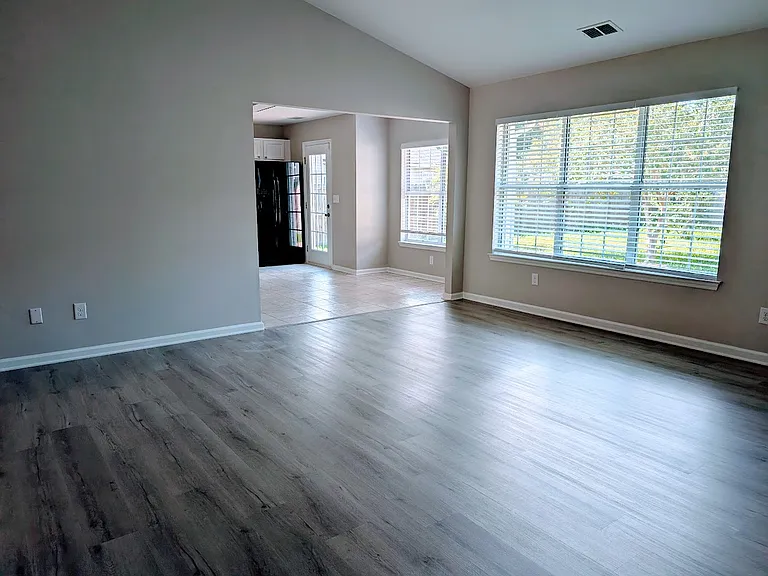 115 Remington Dr — Photo 5