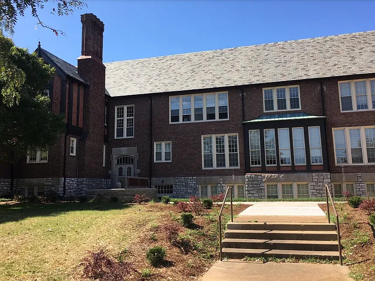 Hawthorne School Apartments — Photo 8