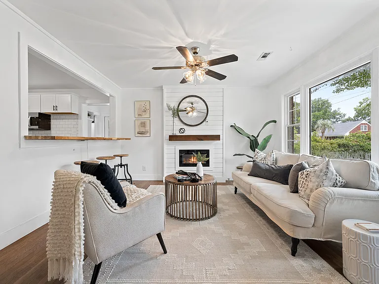 1215 Byron Rd — Photo 3