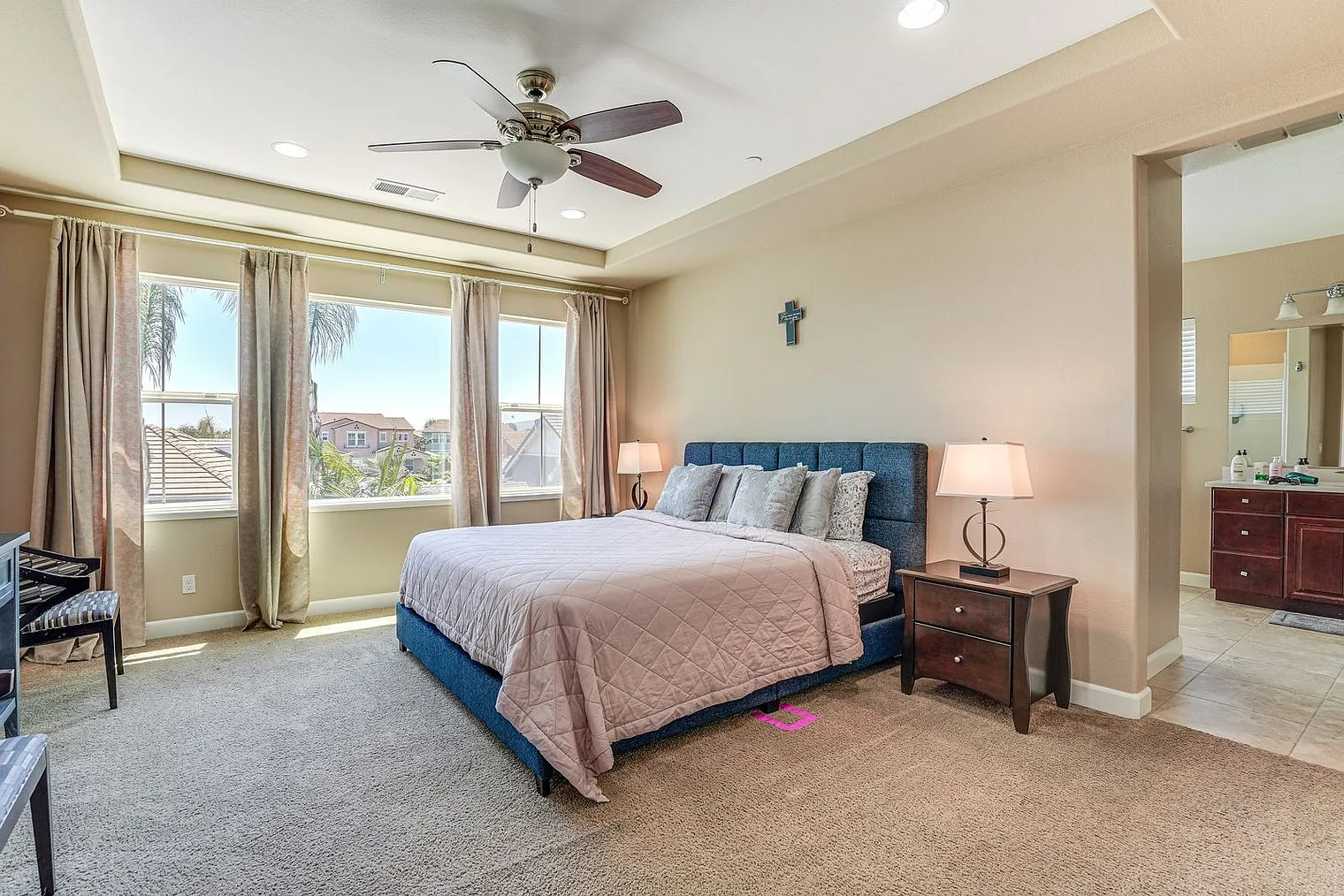 3 bed, 2.0 bath, 2992 sqft, $4,053 — Photo 4