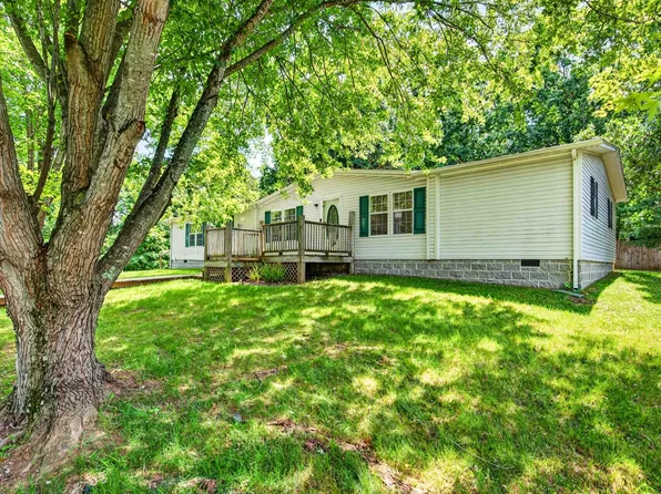 884 Martin Dr, Blacksburg, VA 24060