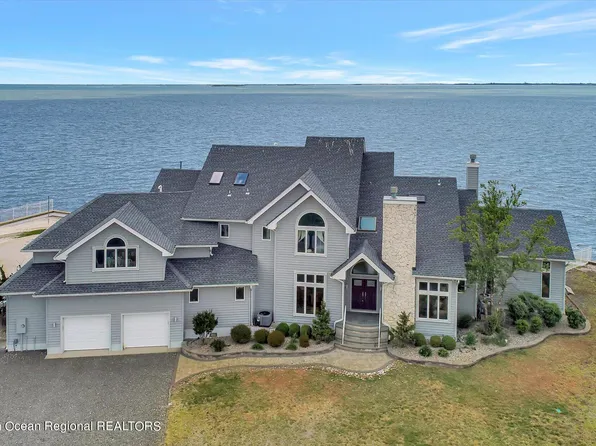 60 Westcott Avenue, Waretown, NJ 08758