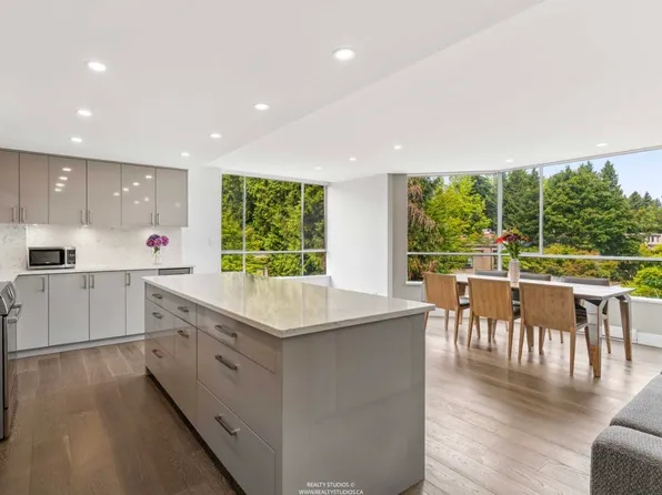 2140 Briar Ave #201, Vancouver, BC V6L 3E3