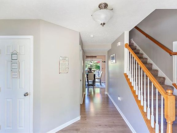 4th image of 105 Pembroke Ct