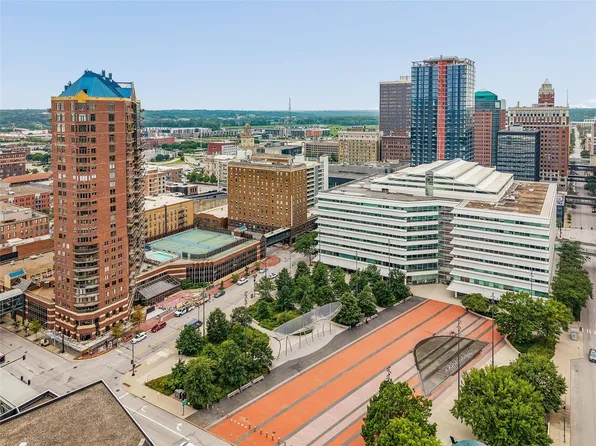 300 Walnut St #1509, Des Moines, IA 50309