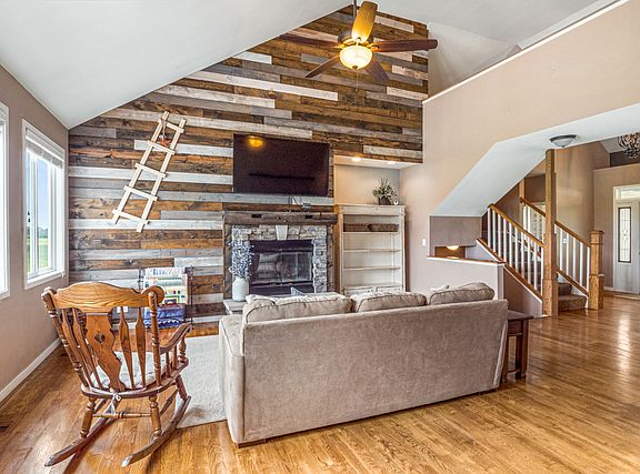 3rd image of 6614 Livingston Ct