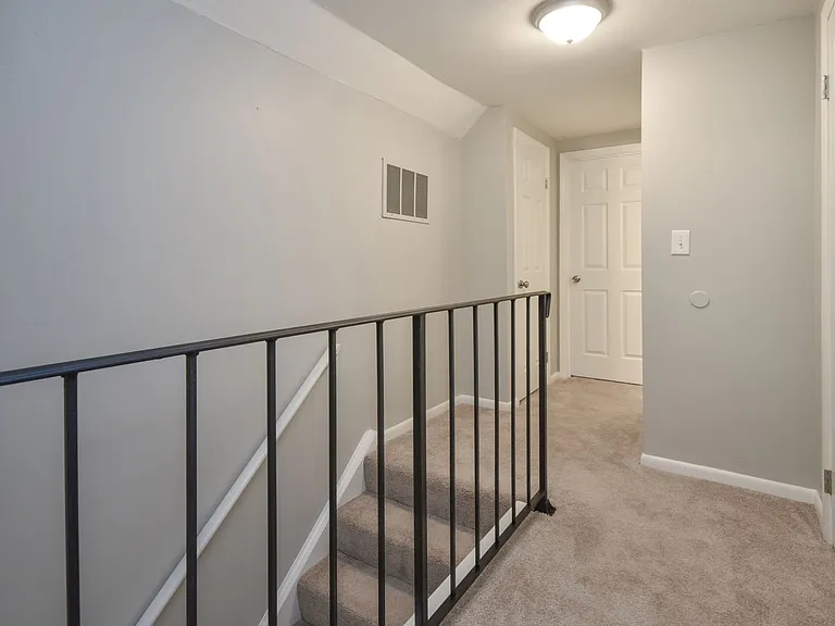 1423 Goldfinch Ln — Photo 24