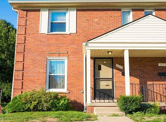 2nd image of 2633 Glenview Ave