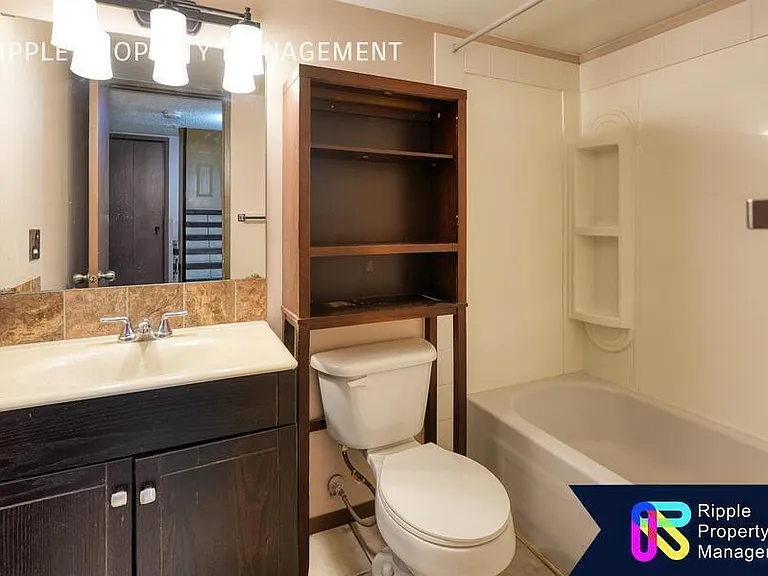 7712 Bowness Rd NW #E — Photo 12