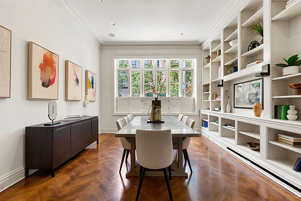Sold by Sloane Square | media 10