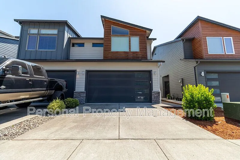 3 bed, 2.5 bath, 1647 sqft, $2,395 — Photo 1