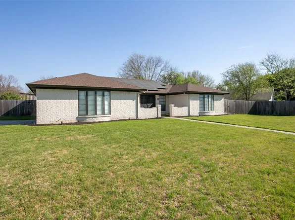 108 Haywood Dr, Benbrook, TX 76126