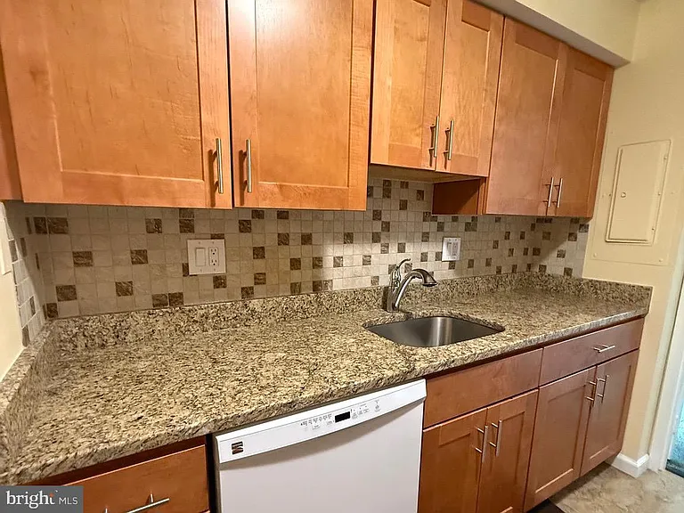 5300 Holmes Run Pkwy #819 — Photo 17