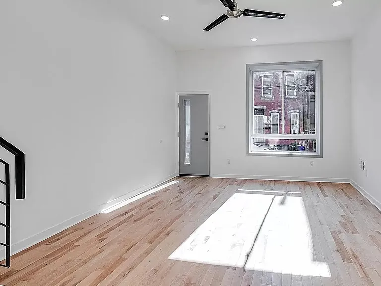 1719 Arlington St — Photo 4