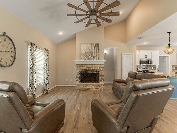 3rd image of 315 Ridge Ln
