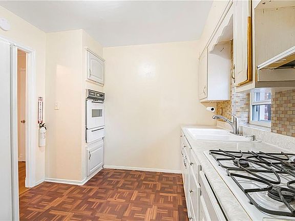 3rd image of 724 E 82nd St