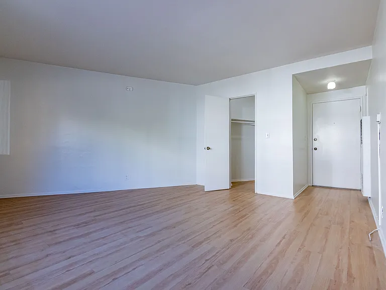 667-669 Levering — Photo 30