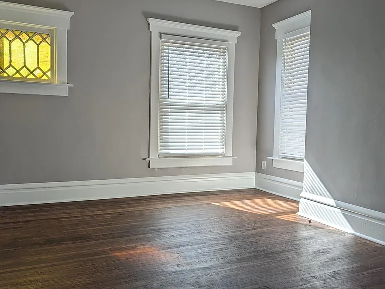 382 Wyandotte Ave — Photo 9