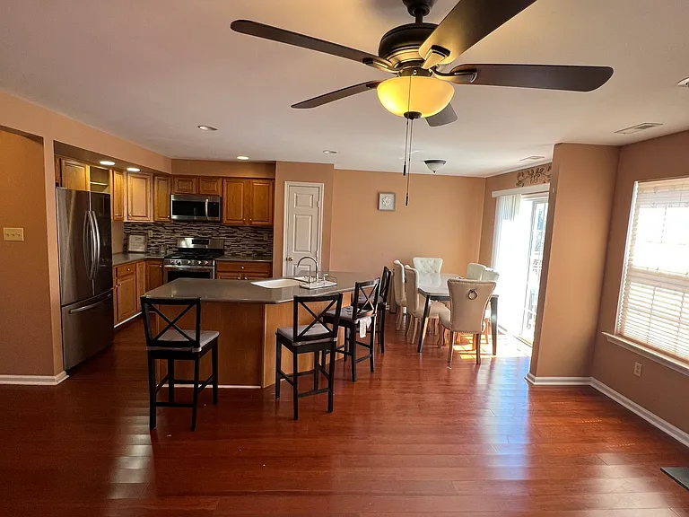 303 Victoria Way — Photo 12