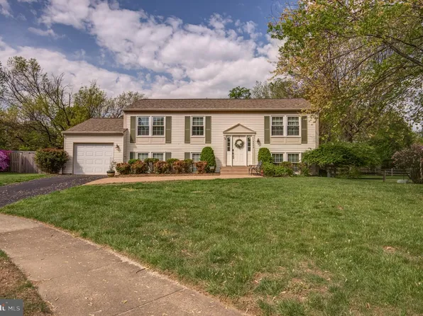 12609 Etruscan Dr, Herndon, VA 20171