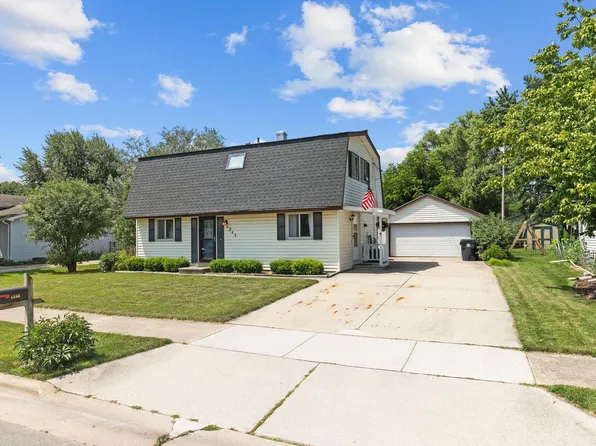 1243 Honeysuckle Ln, Neenah, WI 54956