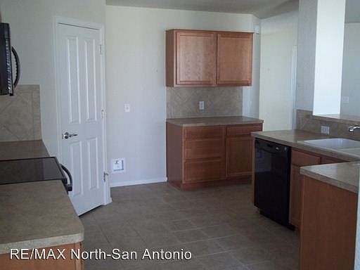4th image of 5512 Columbia Dr