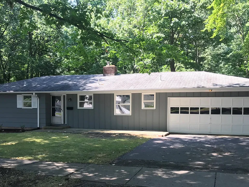 345 Russell Ave