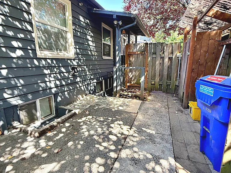 1240 N Wygant St — Photo 2