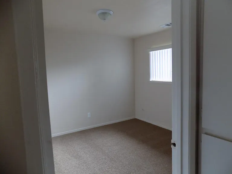 498 Hintz Ave — Photo 26