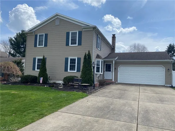 8005 Woodrush Dr NW, North Canton, OH 44720