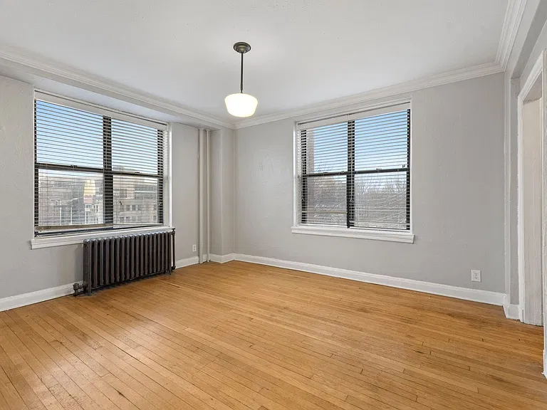 Piccadilly Apartments — Photo 6