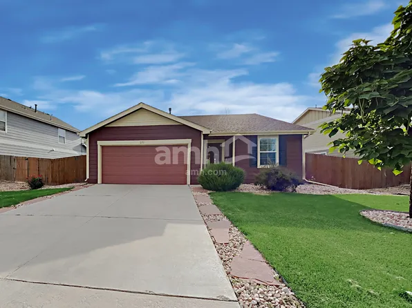 251 Lonewolf Dr, Lochbuie, CO 80603