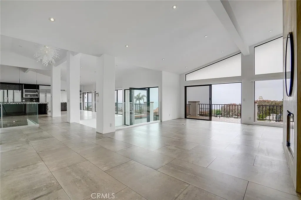 5 bed, 4643 sqft, $12,500 — Photo 4