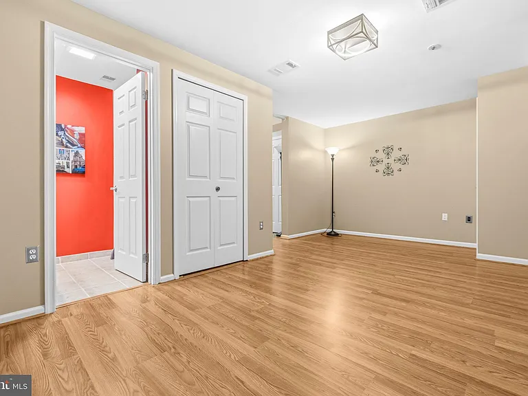 6837 Malton Ct — Photo 34