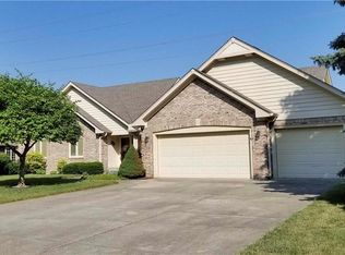 4600 W Hunters Ridge Ln, Greenwood, IN 46143