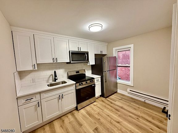 2nd image of 196 Spring St #4