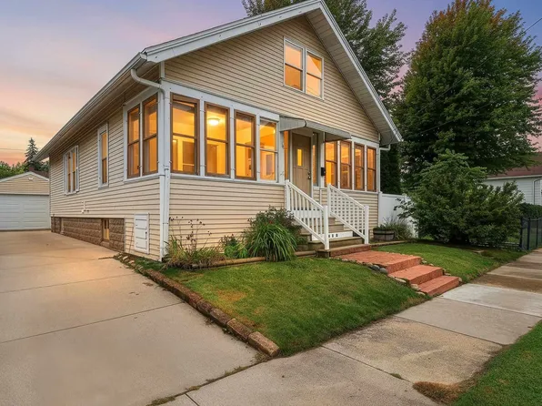 935 W 8th Ave, Oshkosh, WI 54902