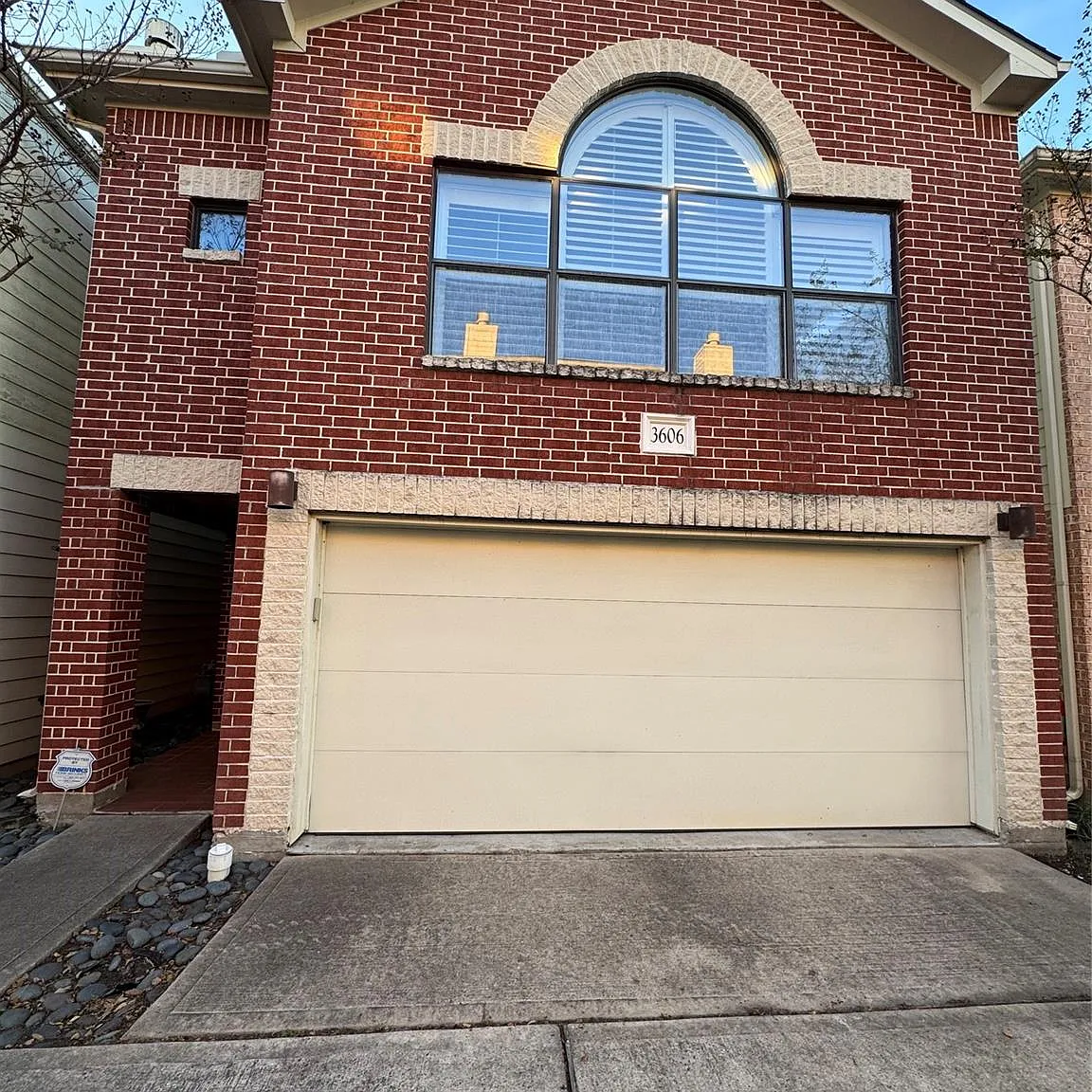 3 bed, 2.5 bath, 1862 sqft, $2,499 — Photo 1
