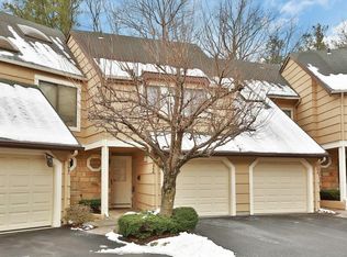 266 Treetop Cir, Nanuet, NY 10954