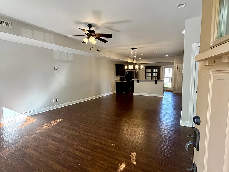 127 Portico St — Photo 2