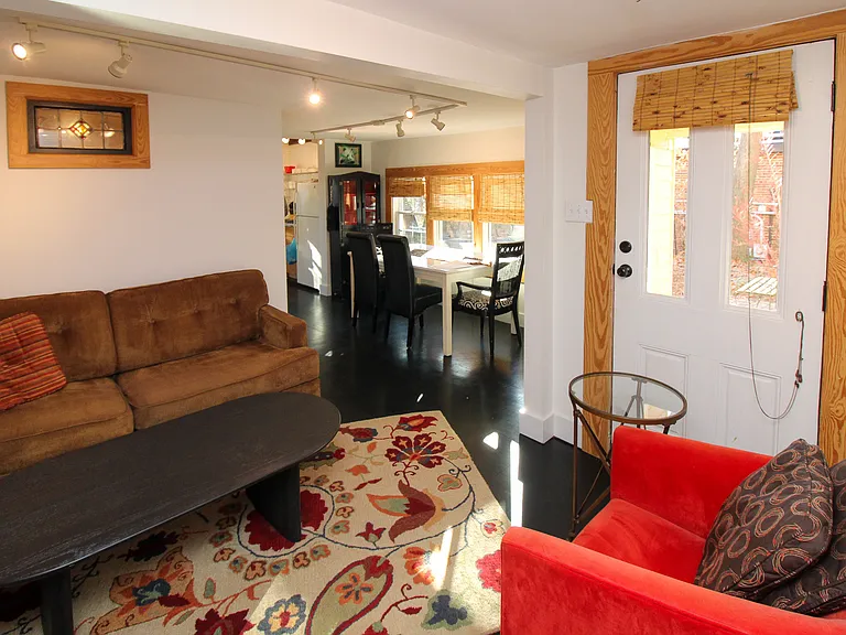 147 E Chestnut St #8 — Photo 5
