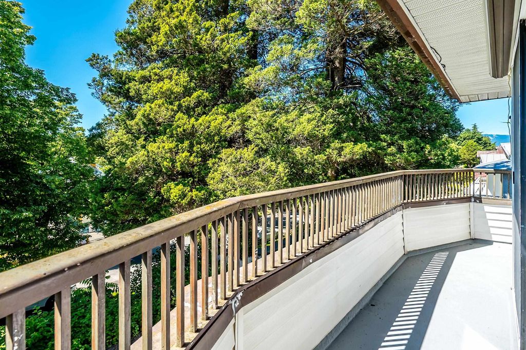 6074 Sherbrooke St, Vancouver, BC - View 5