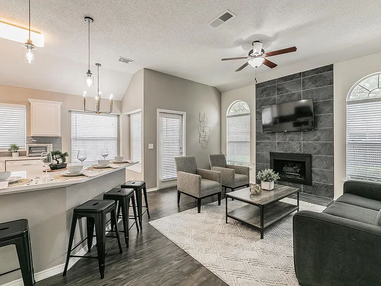 7017 Chateau Dr — Photo 39