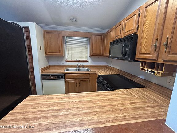 5th image of 8317 MEADOW BEND Court