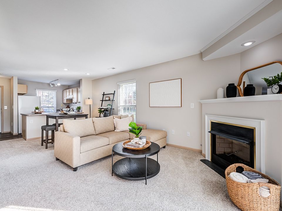 Eastpointe Lakes Apartments and Townhomes 509 Waterside View Dr