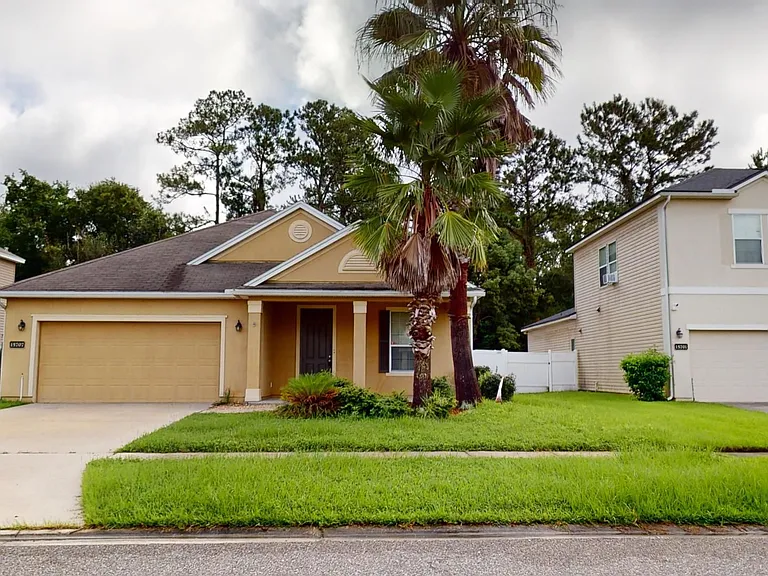15707 Lexington Park Blvd — Photo 1