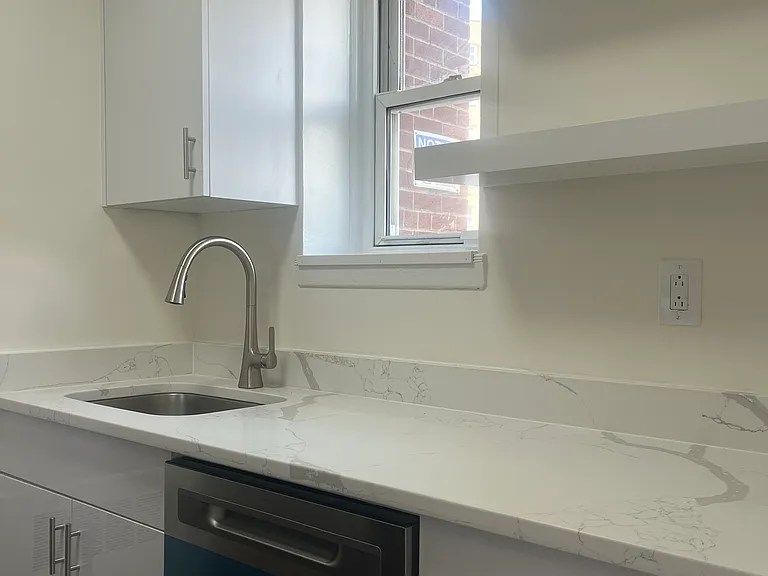 140 Grove St #1D — Photo 8