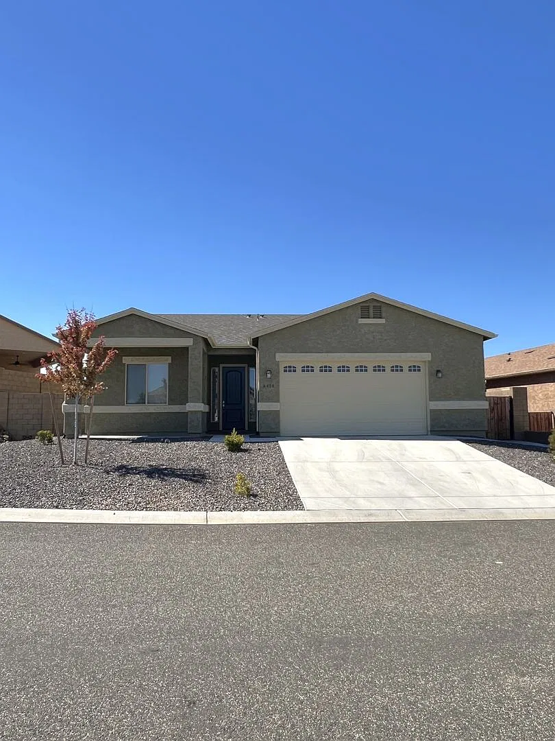Stunning 3 Bedroom, 2 Bath home located in Granville — Photo 1