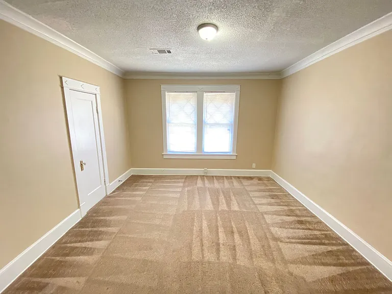 864 N Willett St — Photo 10