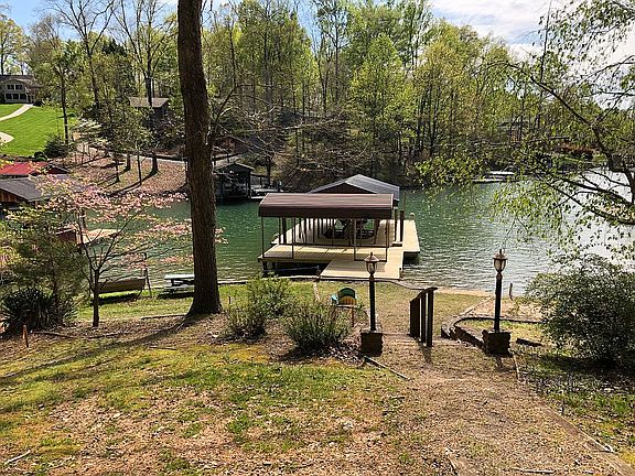 3rd image of 1256 Rosewood Ln